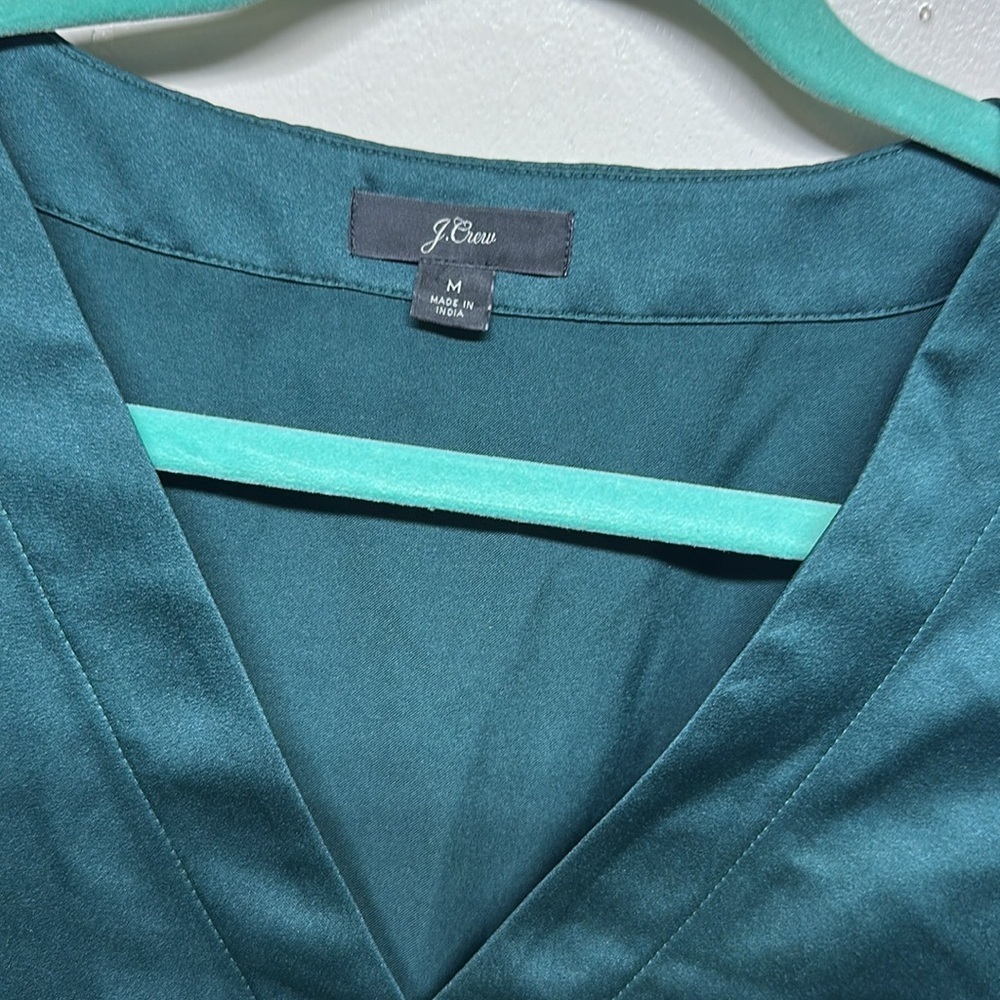 J CREW Woman's Green Satin Surplice Long Sleeve Top Peplum Blouse SZ M - Picture 2 of 8